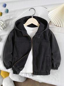 SHEIN 这款黑色长袖连帽拉链牛仔外套，适合小女孩日常穿着，也适合上学、聚会、度假等场合。经典的黑色金属拉链，弹性袖口和下摆，宽松版型，舒适自在。无论是上学、公园玩耍还是家庭聚会，都能让小公主成为众人瞩目的焦点。