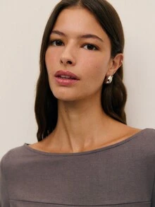 Nöista Grå långärmad blus med smickrande rynkad midja, ett elegant och sofistikerat alternativ för kvinnors vårlovsoutfits, perfekt för polerade utekvällar, festliga födelsedagsoutfits för kvinnor, klädstyling och raffinerad alla hjärtans dag. - Aprikos - Visa 5