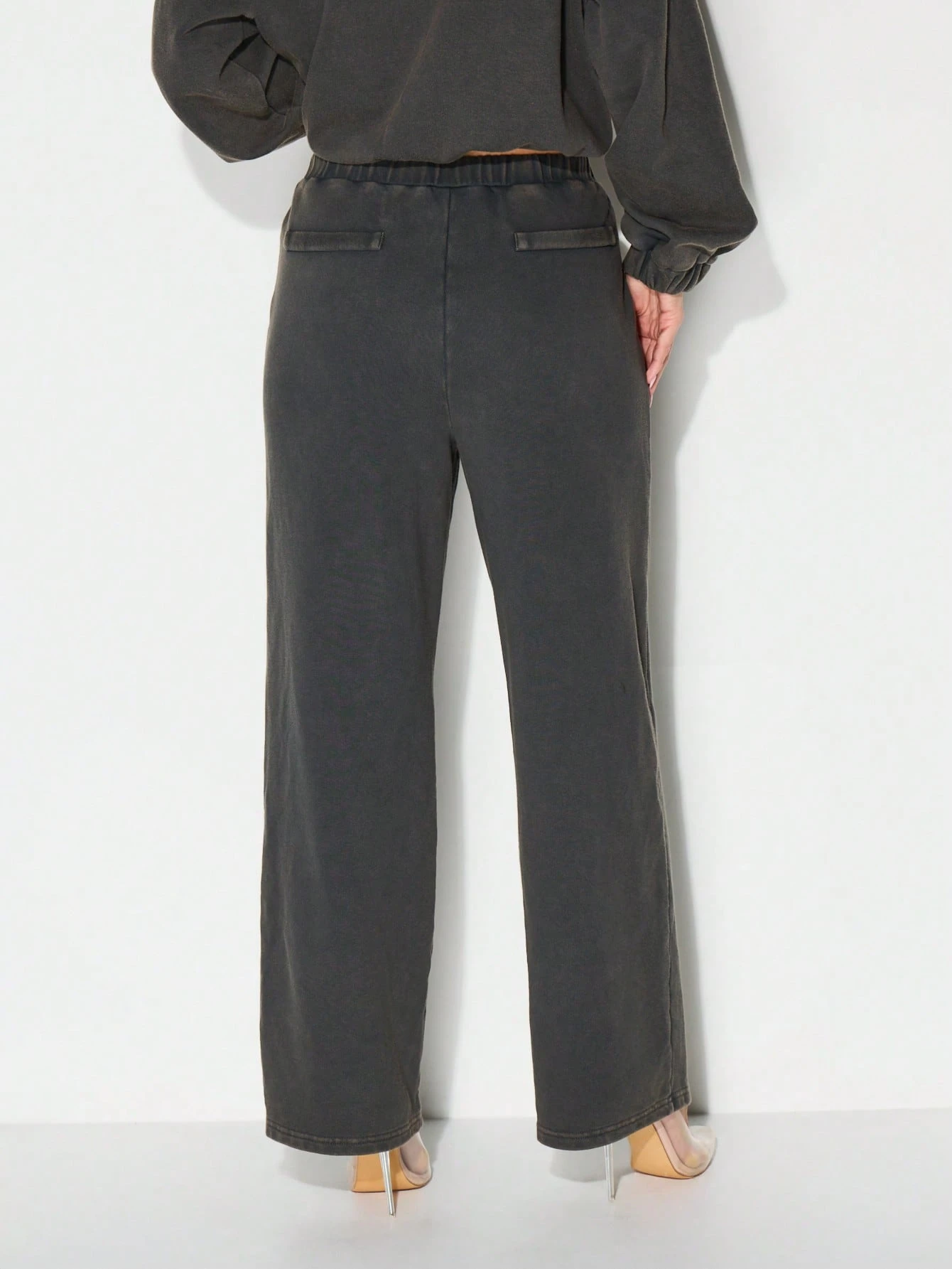 KIZN 사이드 포켓이 있는 워시드 스트레이트 레그 스웨트 팬츠