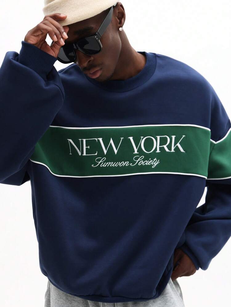 Bluza z blokami kolorów i nadrukiem na klatce piersiowej