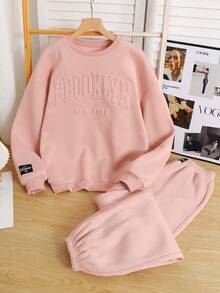 SHEIN Teen Girl Sweatshirt Co-Ord , Loose Casual Letter Embossed Patched Detail Letter Graphic Round Neck Pullover Sweatshirt And Sweatpants Sports 2pcs/Set Outfit - Pink - View 5