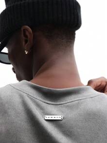 Áo thun nam SUMWON dáng regular fit, in hình chữ thập dập nổi, tay ngắn, cổ tròn, phong cách thường ngày, trơn. - Xám - Xem 6