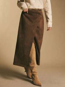 Poéselle 女士仿麂皮裹身中长裙，前开衩设计 – 棕色不对称纽扣细节裙，打造时尚秋冬造型。仿麂皮裹身中长裙，棕色中长裙，不对称设计，前开衩，秋冬裙装，舒适时尚，中性色调，适合女士日常休闲通勤、西部牛仔度假风。麂皮裹身纽扣开衩裙，棕色裙摆，新年女士冬季必备单品。 - 棕色 - 查看 6