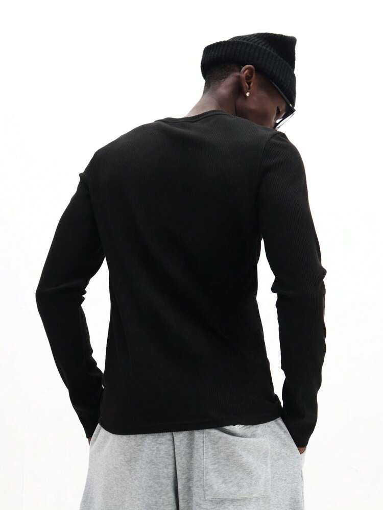 T-shirt à manches longues et col rond coupe ajustée