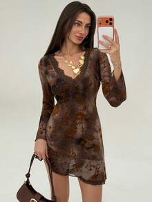 Aloruh Vestido mini de manga larga con estampado minimalista casual y parches de encaje para mujer - Marrón - Ver 3