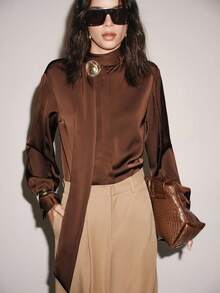 Lumivelle Blusa elegante de mujer con mangas largas, estilo bufanda de satén, decorada con botones metálicos - Café integral - Ver 7
