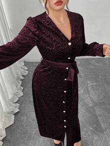 Modelyn 大码女式V领灯笼袖天鹅绒压花优雅派对连衣裙 - 紅色 - 查看 4