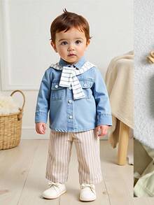Playful Pals Baby Jungen Denim Lässig gestreifter Schalkaragen Langarmhemd, Herbst/Winter Neuankömmling, hellgewaschen blau, minimalistisches Urlaubsmode Design, Schul-Stil, vielseitige Streetwear, einfache grundlegende Klappe Tasche Dekoration, gestreifter Schalkaragen, Knopfverschluss vorne, Langarm Passform Denim Hemd, weicher angenehmer Baumwollstoff, Alltagstragen, Ausflüge, Schule, Zuhause
