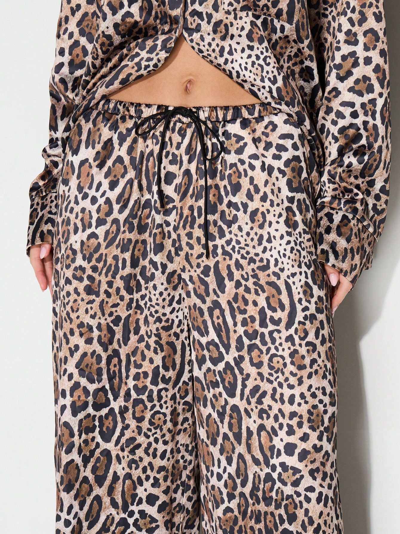 KIZN 새틴 레오파드 프린트 파자마 세트