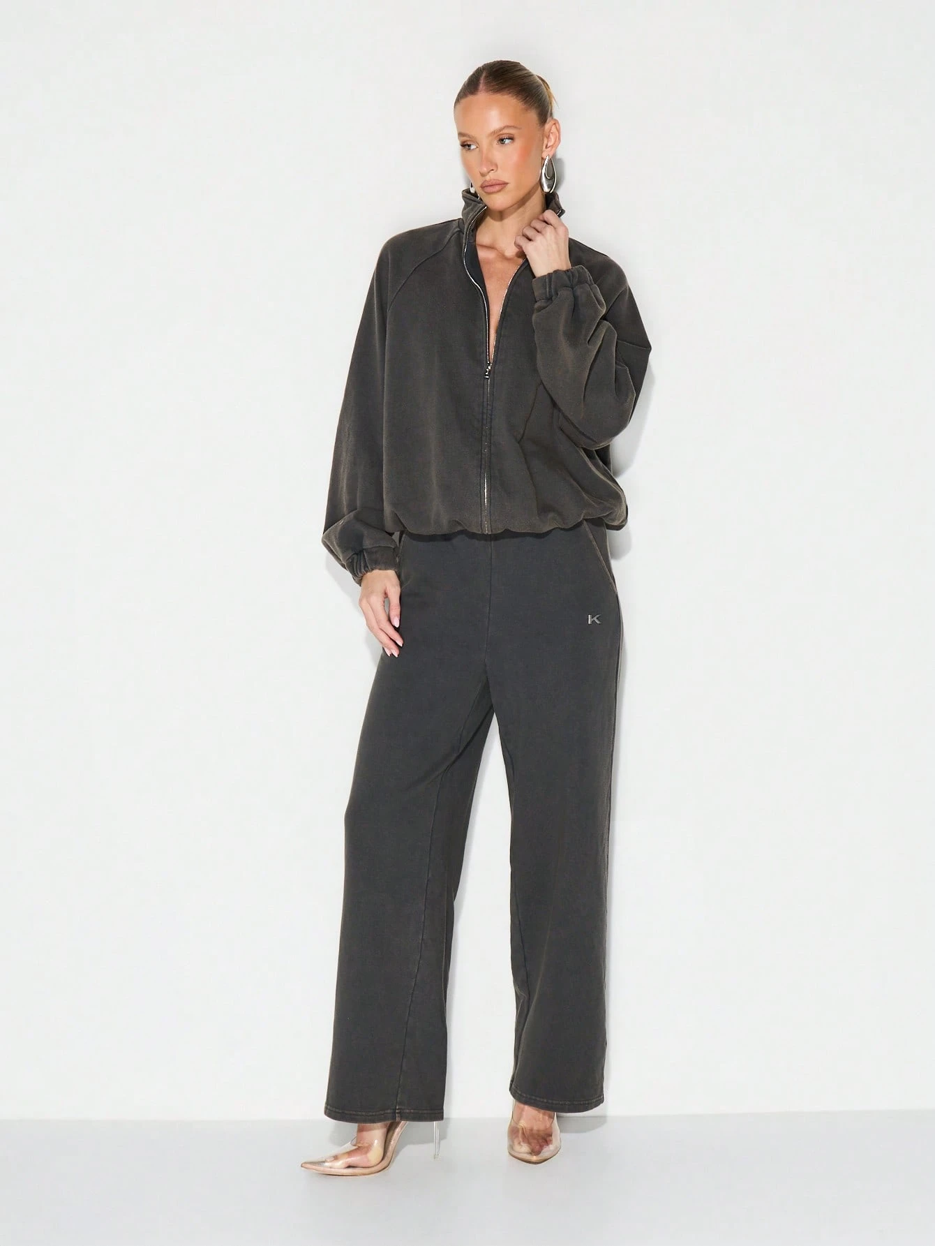 KIZN 사이드 포켓이 있는 워시드 스트레이트 레그 스웨트 팬츠