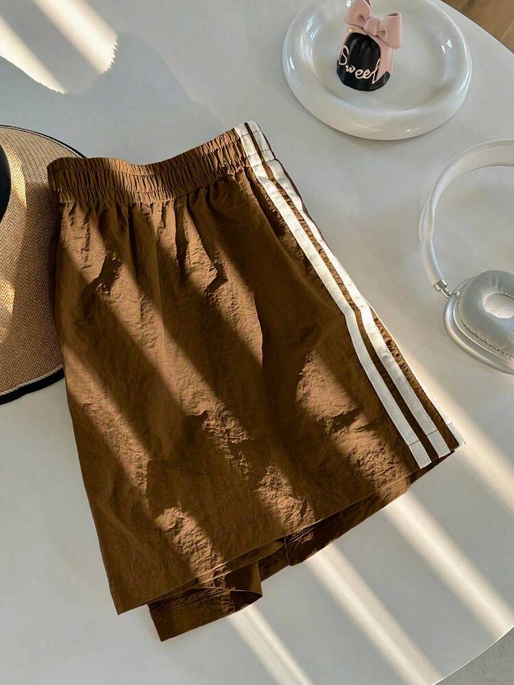 Comfortcana 大码夏季休闲宽松撞色侧边短裤 - 棕色 - 查看 1