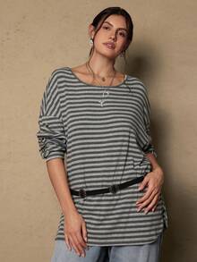 SHEIN VCAY Atasan Wanita Ukuran Besar Kasual & Pakaian Rumahan dengan Detail Kancing Lembut dan Longgar, Motif Garis Abu-abu, Atasan Serbaguna - Grey - View 4