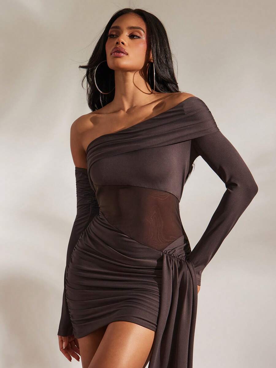 Opulessa 纯色针织网眼不对称领系带迷你连衣裙，度假款 - 咖啡棕 - 查看 1