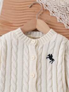 SHEIN 2pcs Baby Boy Knit Sweater Set, Cute Style Cable Knit Blue Cardigan Top Paired With Matching Jogger Pants, Smooth Texture, High Quality, Elastic, Suitable For Everyday Wear, Autumn/Winter Baby Knitted Set Baby Boy Beige Outfit Knit Two Piece Toddler Neutral Baby Clothes Unisex Baby Girl Winter Sets Baby Boy Knitted Set