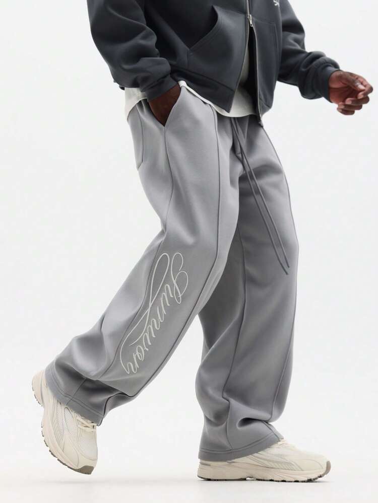 Pantalón deportivo con bordado tonal