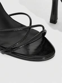 CUCCOO SZL 女士尖头搭扣设计时尚高跟凉鞋，适合日常穿着