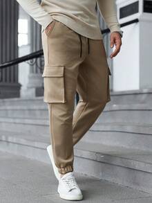 Manfinity Homme Herren lässige Cargo Jogginghose, geeignet für den täglichen Lässig-Wear, Wochenendausflüge, Reisen, Treffen mit Freunden usw. Diese Hose ist ein unverzichtbares, vielseitiges Teil in der Garderobe eines Mannes und macht ein tolles Geschenk für einen Freund oder Ehemann. - Khaki - Übersicht 4
