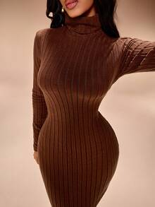 Radiana Vestido longo feminino sexy, minimalista e elegante, marrom café, com gola alta e textura canelada felpuda. Confeccionado em malha de alta elasticidade, modelagem que valoriza a silhueta. Estilo minimalista, confortável e versátil, ideal para passeios casuais, trabalho, festas e até mesmo para o Dia de Ação de Graças. - Castanho Café - Ver 8