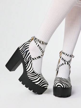 Damen Geschlossene Zehen Mary Jane Schuhe mit Kreuzriemen, Punk Goth Plateau Absatz Schuhe mit dickem Absatz, Riemen mit Schnalle, JK Uniform Schuhe, wasserdichte formelle Arbeits High Heels