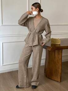 DAZY 女士休闲纯色V领开衫套装（含腰带和裤子）两件套，秋季款 - 卡其色 - 查看 5