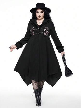 Goth معطف أسود طويل مزين بطرز الأزهار والفراشات ذو طوق من الفرو وأذيال غير متماثلة، معطف أسود طويل مزين بطرز الأزهار والفراشات مقاس كبير