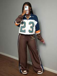 Slaydiva 新款秋冬女装返校套装，适合万圣节、商务休闲、日常穿着，包含一件短款拉链夹克（带小立领）和一条直筒裤（裤脚开衩），有海军蓝、棕色、橙色、灰色和条纹/印花图案可选，两件套。 - 彩色 - 查看 4