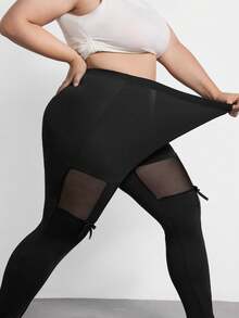 SHEIN CURVE+ سروال ضيق للنساء ذوات الحجم الكبير بلون أحادي مع تفاصيل شبكية ومزين بفيونكة - الأسود - مشاهدة 5