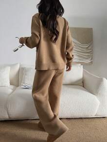 Elyressa 两件套：针织开衫和金色纽扣阔腿裤 - 卡其色 - 查看 2