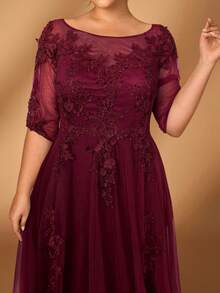 Serin 大码夏季浪漫优雅圆领七分袖蕾丝撞色网纱A字下摆奢华贴花连衣裙，适合晚宴、约会、舞会、单身派对、音乐节、度假、婚礼、新娘母亲礼服、情人节等场合。 - 酒紅色 - 查看 3