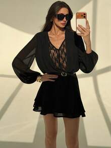 Aloruh 秋冬新款性感蕾丝拼接V领泡泡袖修身迷你连衣裙，适合年轻女士 - 黑色 - 查看 4