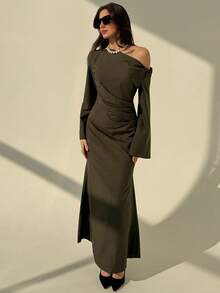 Aloruh Autumn Minimalist Commuter Oblique Shoulder Flare Sleeve Pleated Dress For Women - Olive Green - View 2