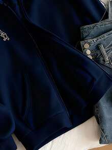 少女休闲连帽拉链卫衣，胸前饰有粉色蝴蝶结刺绣，两侧各有一个口袋，适合上学、通勤、散步和外出穿着，可搭配运动裤、长袖衫和毛衣。 - 藏蓝色 - 查看 4