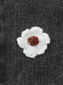 SHEIN ChillGRL 少女牛仔阔腿裤，复古做旧效果，可爱甜美，休闲学院风度假必备。经典卡其色水洗牛仔面料，搭配咖啡色和白色手工钩花装饰，松紧腰带和纽扣前襟方便穿脱，宽松阔腿设计修饰腿型，尽显自由奔放。适合日常出行、校园休闲、旅行度假漫步，轻松展现青春活力！ - 黑色 - 查看 3