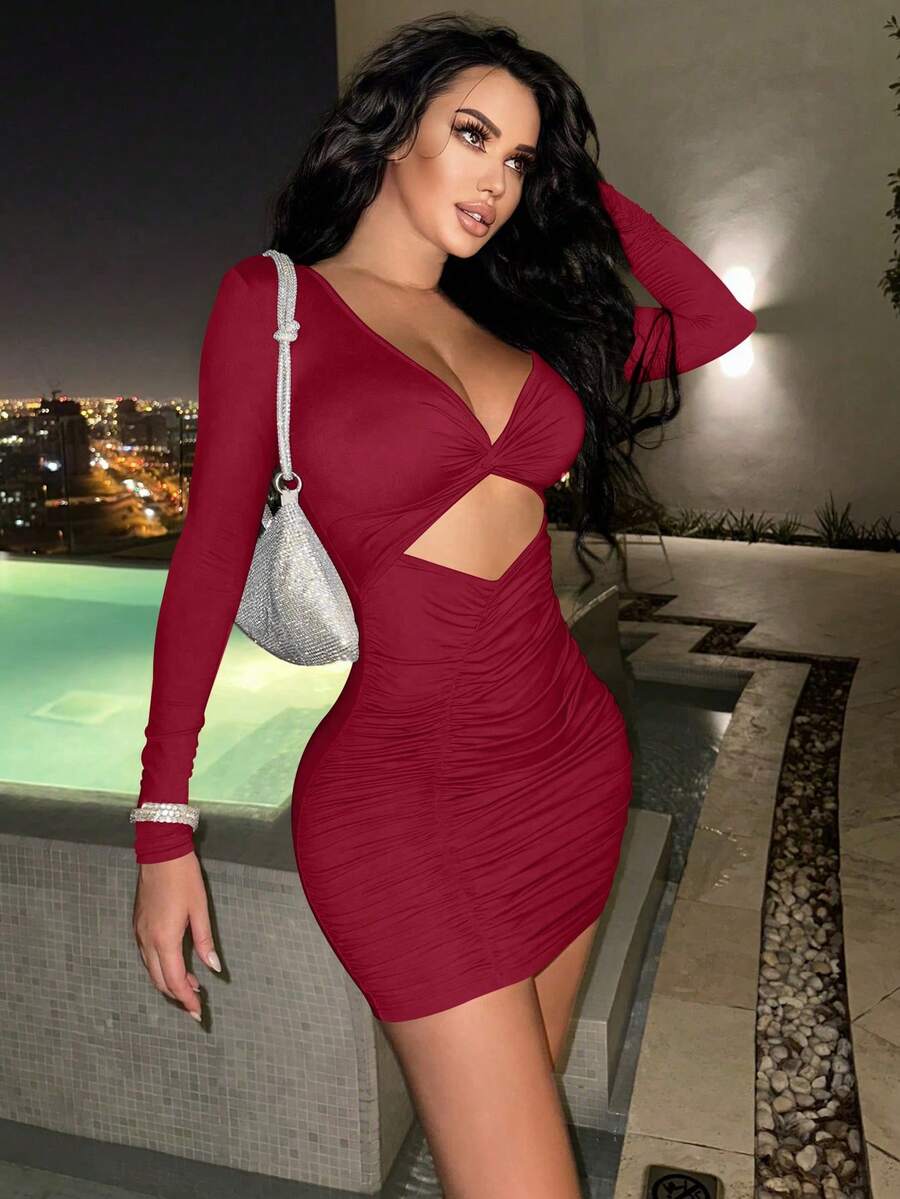 SHEIN SXY Vestido mini con cuello en V, fruncido y retorcido de unicolor y sexy para mujer - Rojo - Ver 1