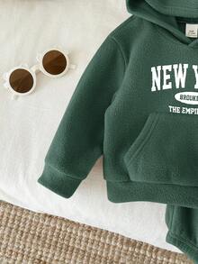 SHEIN 2件套婴儿男女宝宝可爱字母印花抓绒连帽衫和裤子运动套装，男女宝宝冬季服装 - 綠色 - 查看 7