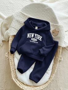 SHEIN 2pcs Baby Boy/Girl Cute Letter Print Fleece Hoodie And Pants Tracksuit Set, Autumn/Winter
