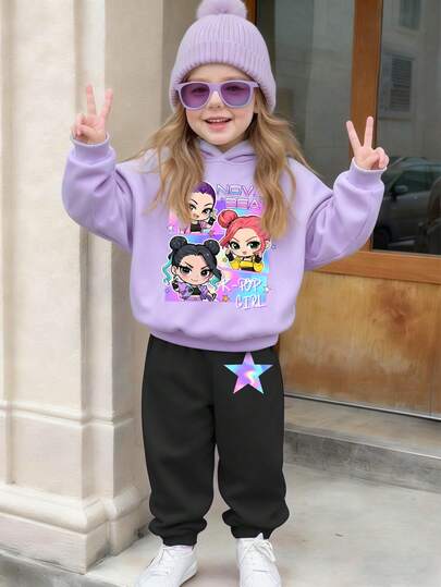 SHEIN Playful Pals 舒适秋冬少女休闲时尚创意个性清新简约可爱酷炫虚拟少女组合卡通人物彩色五角星标志印花连帽衫和运动裤套装，舒适穿搭
