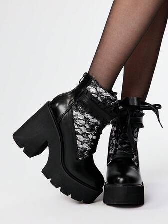 Grunge Punk Stivaletti alla caviglia con tacco largo in pizzo bianco vintage, stivaletti alla caviglia con piattaforma alta, ricamo nero, stile gotico punk, con fibbia