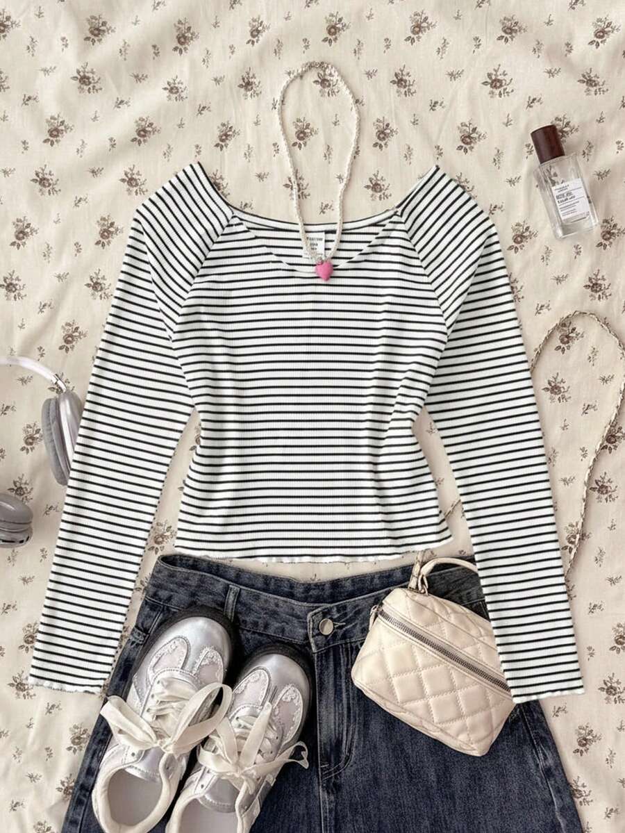 SHEIN 青少年女孩休闲针织条纹圆领长袖修身短款上衣 T 恤,条纹插肩袖 T 恤 - 黑與白 - 查看 1