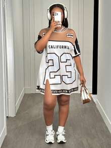 Slaydiva 2025 夏季及初秋新款休闲街头运动风日常约会音乐节圆领长袖落肩超宽松T恤 23数码标语Logo印花棕色拼接白色印花女式T恤连衣裙 - 彩色 - 查看 8