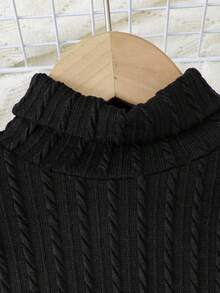 SHEIN 两件套男童休闲套装，黑色罗纹毛衣搭配格子裤，配白色运动鞋，尽显可爱时尚！经典的黑色上衣增添了层次感和活力。搭配时尚的灰色格子裤，整体造型休闲又不失精致。穿上白色运动鞋，轻松打造活力四射的造型，让孩子尽情展现独特的个性和快乐！ - 黑色 - 查看 4