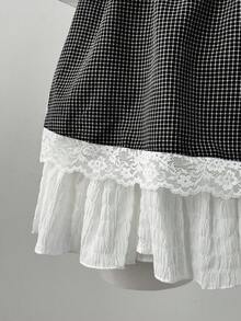 Sunspun Top bandeau corto con detalle de tirantes a cuadros y dobladillo de encaje para tallas grandes