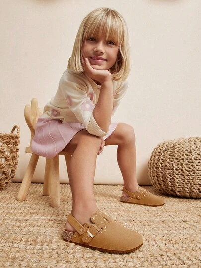 Mini mi Zuecos con correa trasera de ante sintético color topo con hebilla y tachuelas decorativas #StarryWalk - Cómodos zuecos para los pies juguetones de los niños