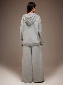 Sparklyn 2件套秋冬少女连帽衫套装，撞色英文印花图案拉链外套+配套长裤 - 撞色印花混搭街头风，保暖针织面料连帽衫适合秋冬季节，略微宽松的版型留有成长空间，充满活力的校园和街头风格！ - 灰色 - 查看 2