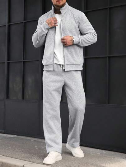 Manfinity CasualCool بدلة رجالية كاجوال للحياة اليومية والتنقل، تتكون من جاكيت بسحاب وياقة عالية بلون سادة، وبنطال مستقيم الساق بخصر مرن، مناسبة للخريف