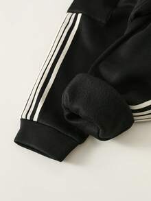 Kleine Jungen Lässig Loose einfarbige schwarze Jogginghose mit Kordelzug Taille und Taschen, vielseitig einsetzbar für Schule, Zuhause, Alltag, Sport, Geburtstagsfeiern, Ausflüge - Basic & minimalistisch - Schwarz - Übersicht 5