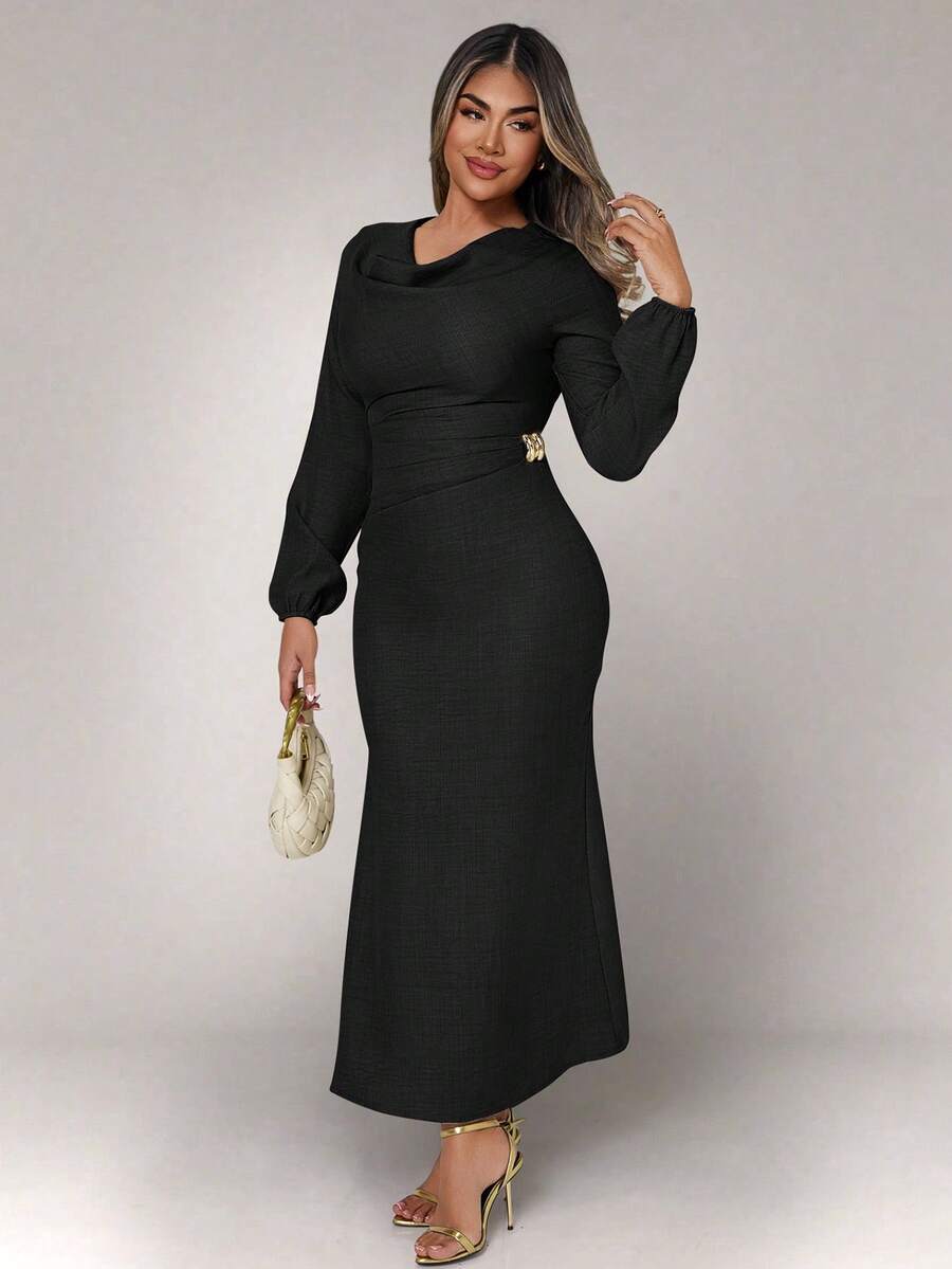 Xyvia Robe longue à encolure drapée avec boucle métallique pour femmes