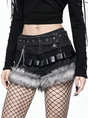 Grunge Punk Short en jean vintage patchwork Y2K avec pendentif en métal en forme de crâne d'araignée en fourrure PU