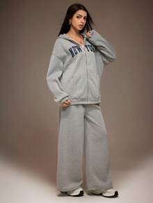 Sparklyn 2件套秋冬少女连帽衫套装，撞色英文印花图案拉链外套+配套长裤 - 撞色印花混搭街头风，保暖针织面料连帽衫适合秋冬季节，略微宽松的版型留有成长空间，充满活力的校园和街头风格！ - 灰色 - 查看 6