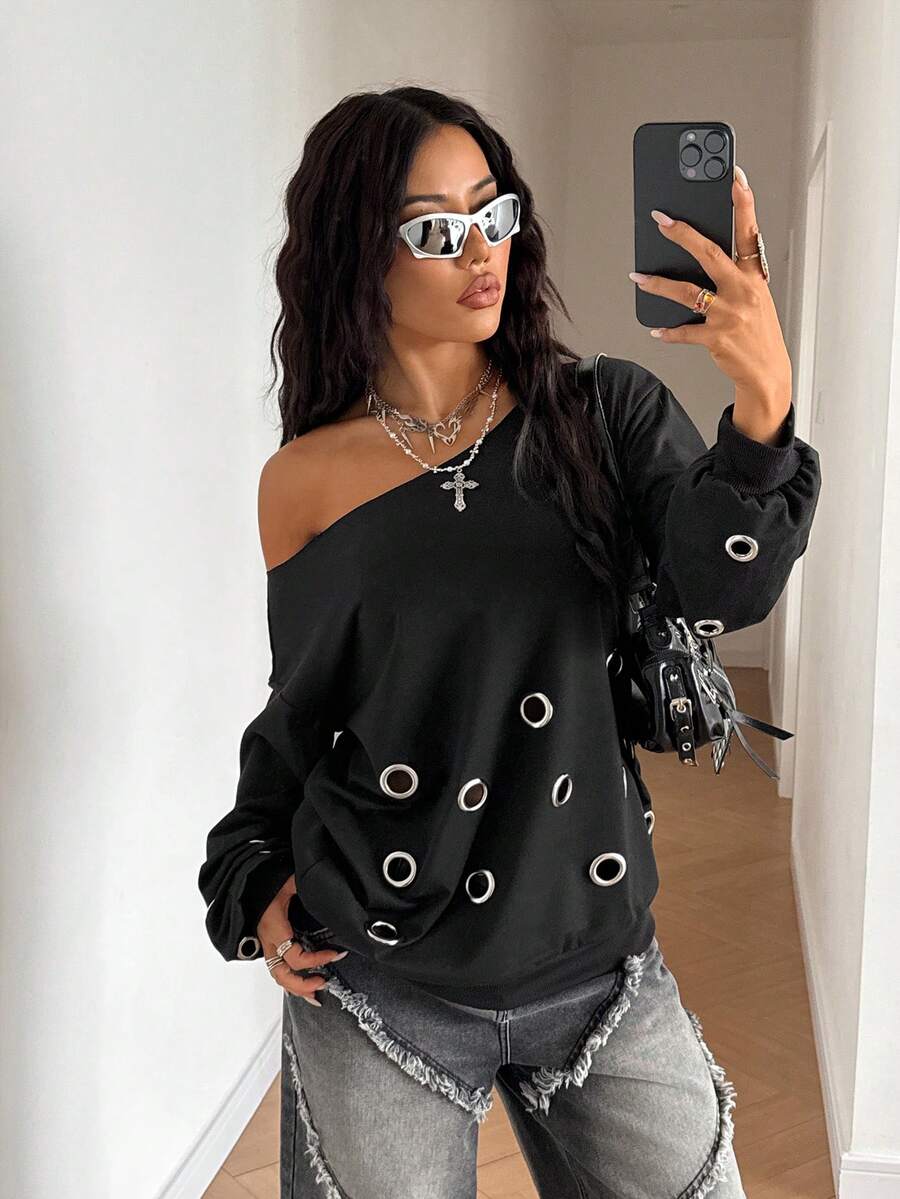 StreetHx 秋季女款斜肩宽松超大黑色卫衣，饰有铆钉，朋克风格 - 黑色 - 查看 1